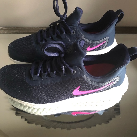 WOMEN’S NIKE RENEW RIVAL RUNNING SHOES - Picture 4 of 8